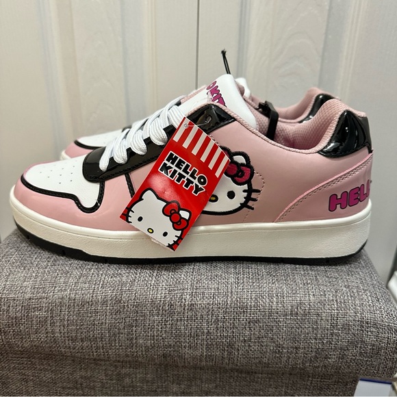 Hello Kitty Women’s Pink, White, And Black Casual Court Sneakers Size 9 NEW - Picture 9 of 12